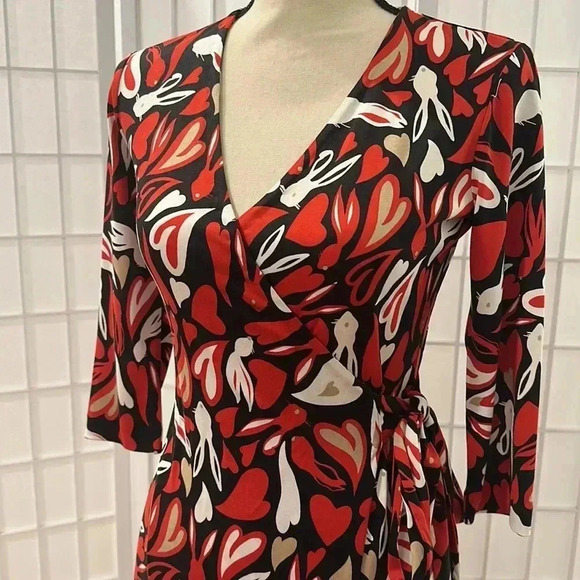 Diane Von Furstenberg Julian Silk Jersey Wrap Dress in Rabbit Hearts Red XXS EUC - Picture 8 of 12